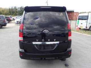 2005 TOYOTA Voxy