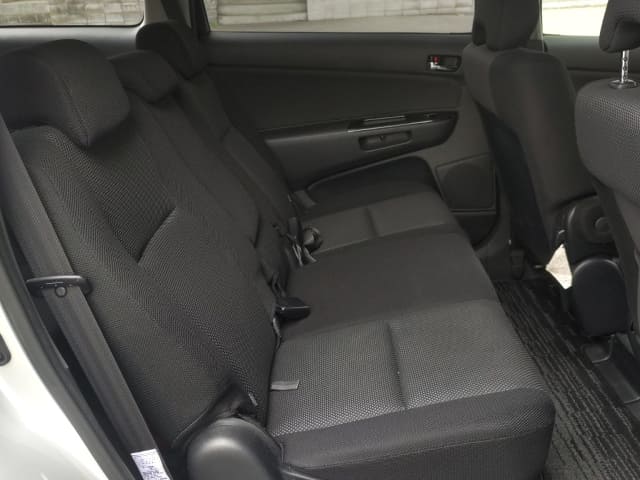 TOYOTA Wish thumbnail 4