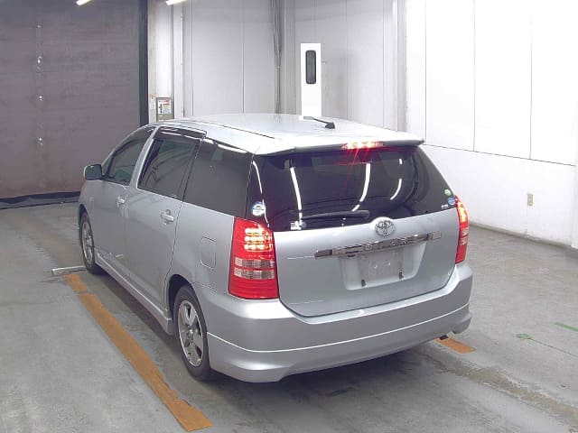 TOYOTA Wish thumbnail 6