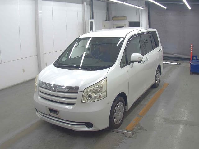 2009 TOYOTA Noah