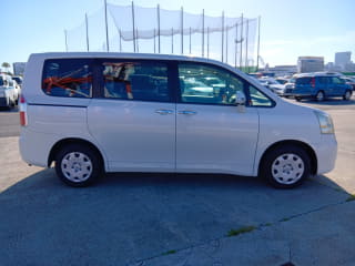2009 TOYOTA Noah