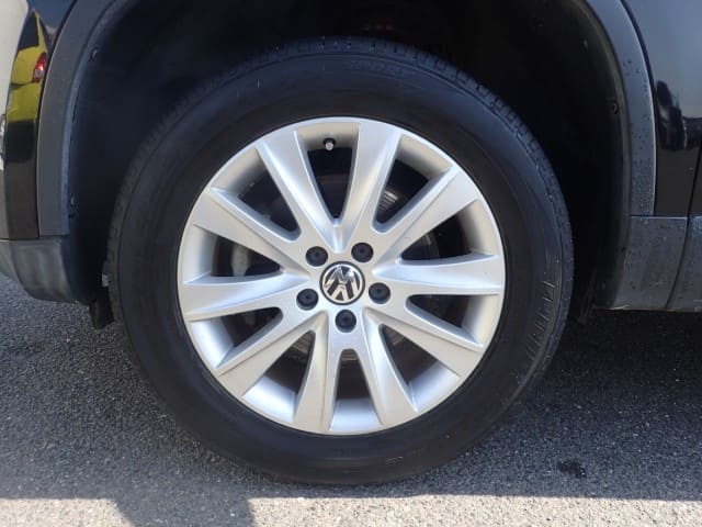 VOLKSWAGEN Tiguan thumbnail 9