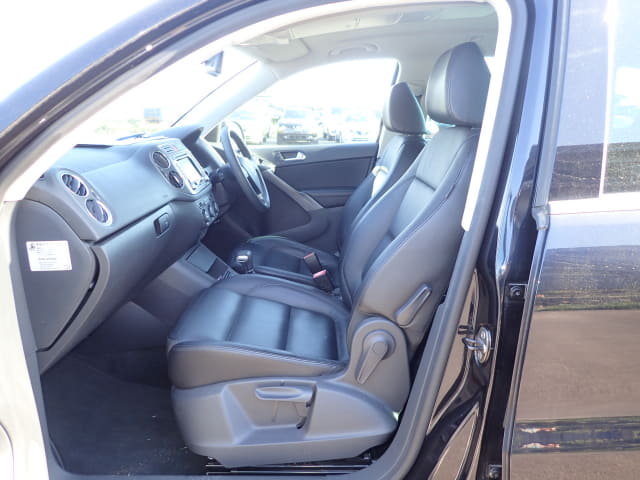 VOLKSWAGEN Tiguan thumbnail 26