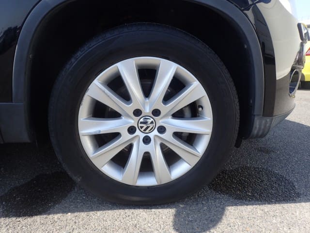 VOLKSWAGEN Tiguan thumbnail 12