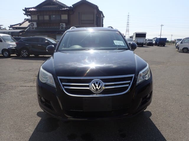 VOLKSWAGEN Tiguan thumbnail 8