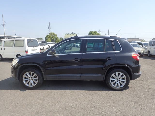 VOLKSWAGEN Tiguan thumbnail 2