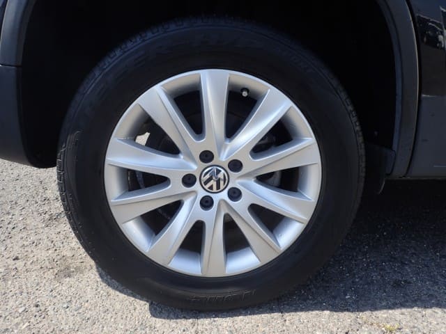 VOLKSWAGEN Tiguan thumbnail 11