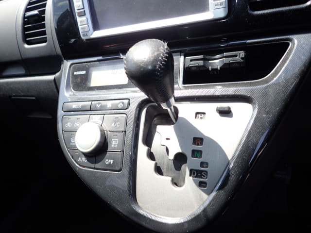 TOYOTA Wish thumbnail 39