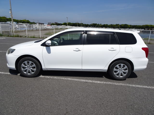 TOYOTA Corolla Fielder thumbnail 2