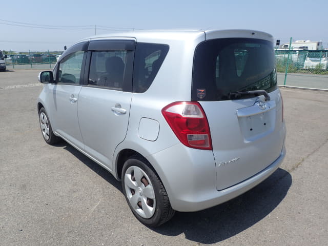TOYOTA Ractis thumbnail 3