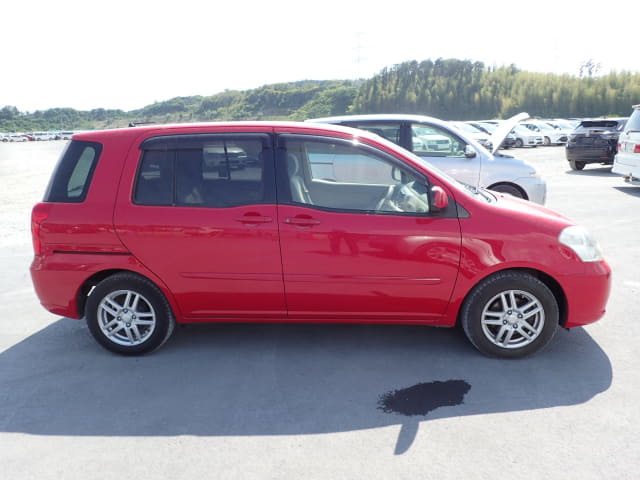 TOYOTA Raum thumbnail 6