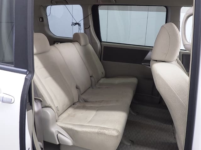 TOYOTA Noah thumbnail 5