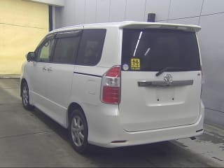 2009 TOYOTA Noah