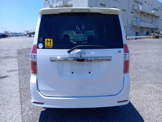 2009 TOYOTA Noah