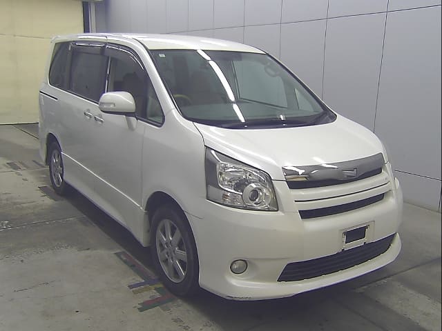 TOYOTA Noah thumbnail 7