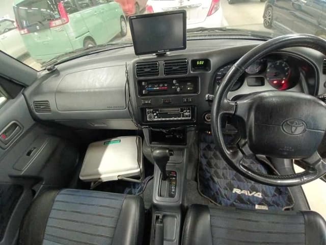 TOYOTA RAV4 thumbnail 8