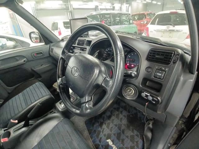 TOYOTA RAV4 thumbnail 3