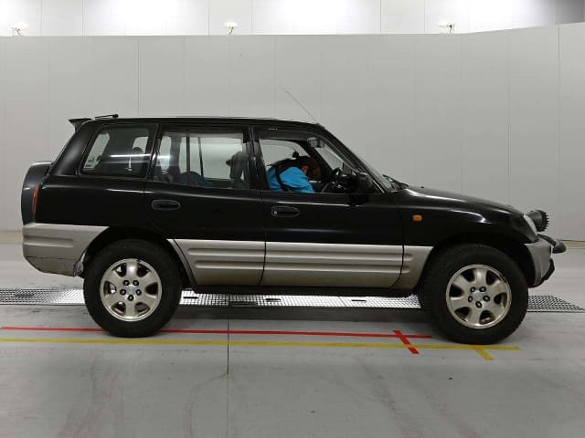 TOYOTA RAV4 thumbnail 4