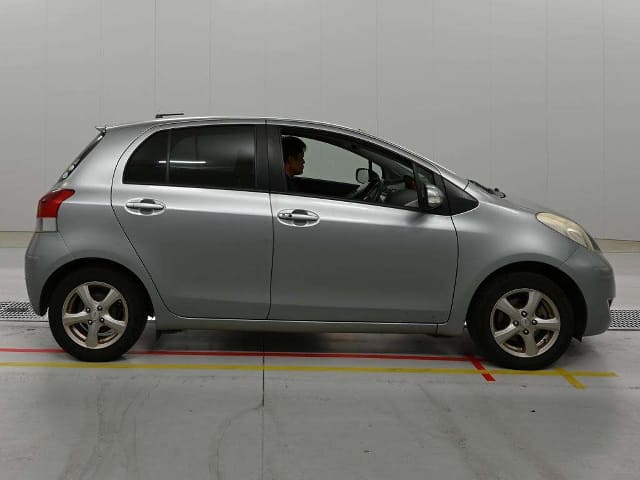TOYOTA Vitz thumbnail 47