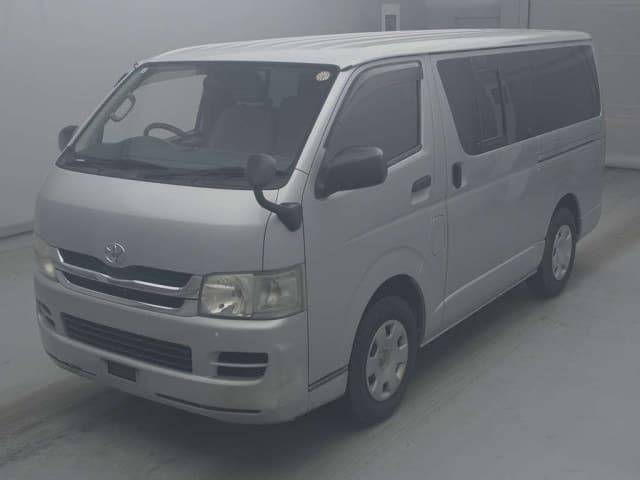 TOYOTA Regiusace Van