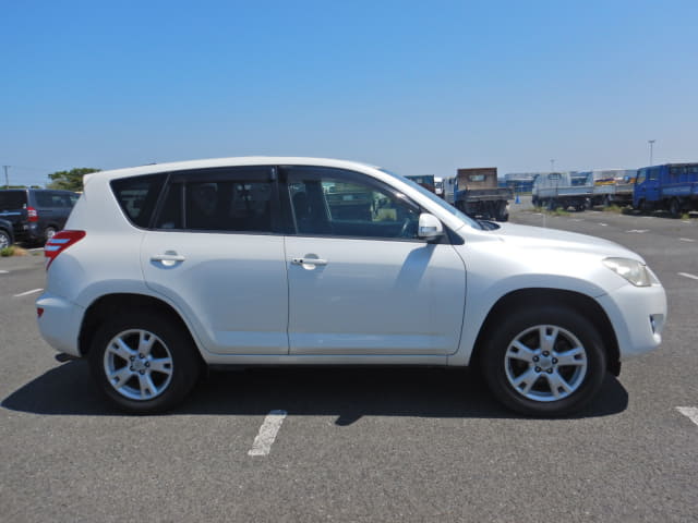 TOYOTA RAV4 thumbnail 6