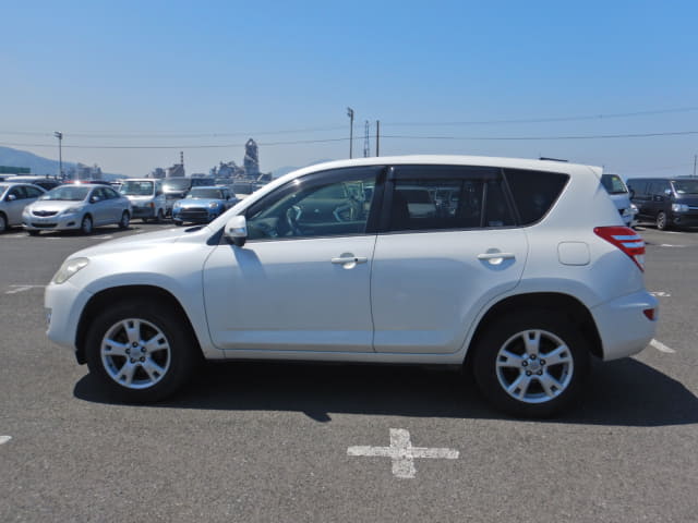 TOYOTA RAV4 thumbnail 2