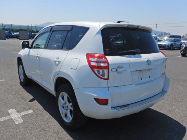 TOYOTA RAV4 thumbnail 3