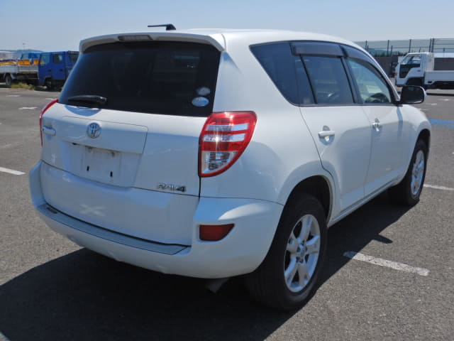 TOYOTA RAV4 thumbnail 5