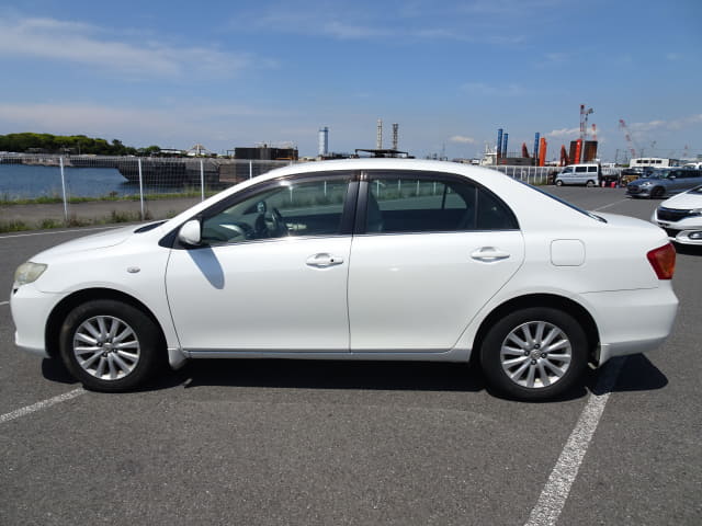 TOYOTA Corolla Axio thumbnail 2