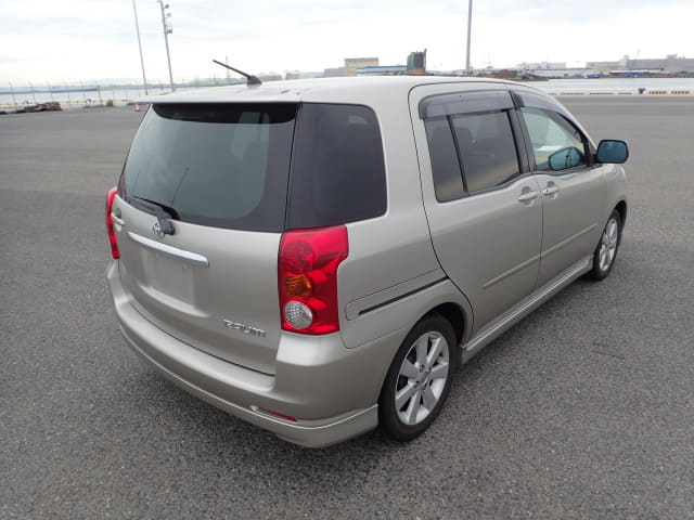TOYOTA Raum thumbnail 5
