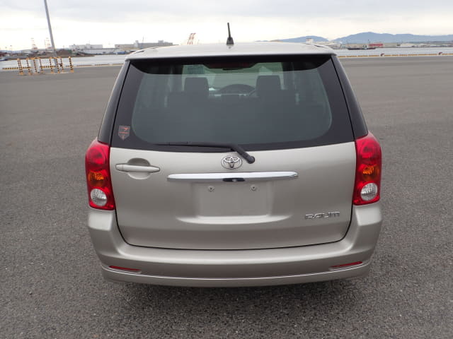 TOYOTA Raum thumbnail 4