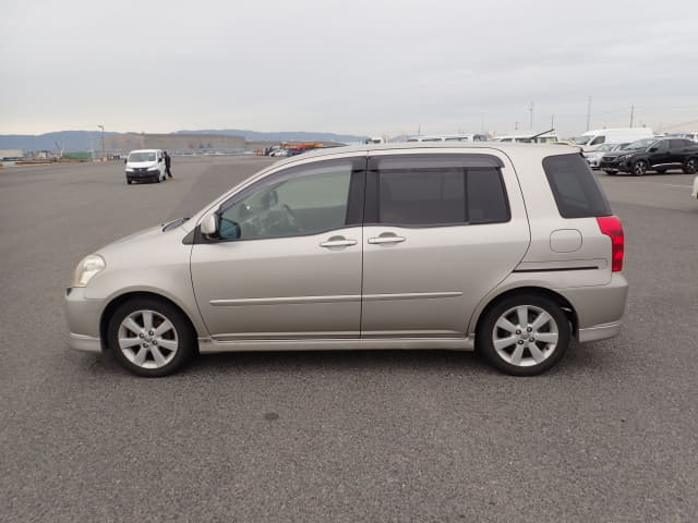 TOYOTA Raum thumbnail 2