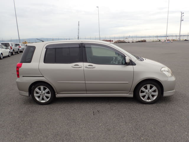 TOYOTA Raum thumbnail 6