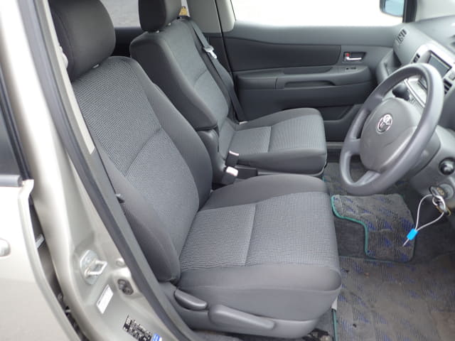 TOYOTA Raum thumbnail 25
