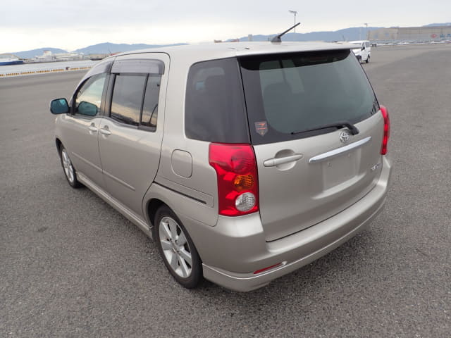 TOYOTA Raum thumbnail 3