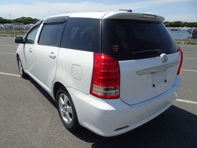TOYOTA Wish thumbnail 3