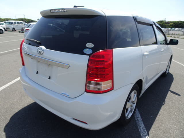 TOYOTA Wish thumbnail 5