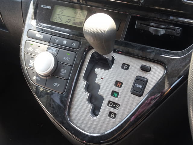 TOYOTA Wish thumbnail 43
