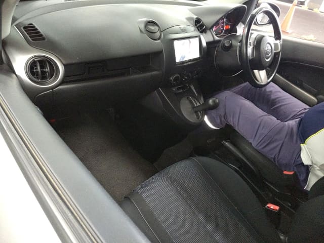 MAZDA Demio thumbnail 4