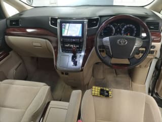 2010 TOYOTA Vellfire