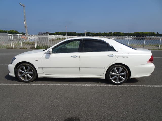 TOYOTA Crown thumbnail 2