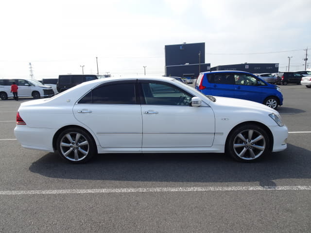 TOYOTA Crown thumbnail 6