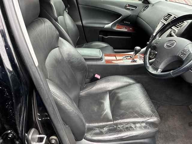 LEXUS IS thumbnail 4