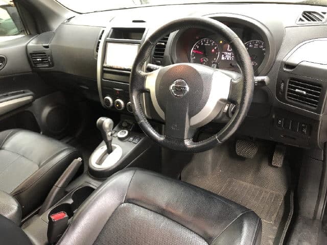 NISSAN X-Trail thumbnail 3