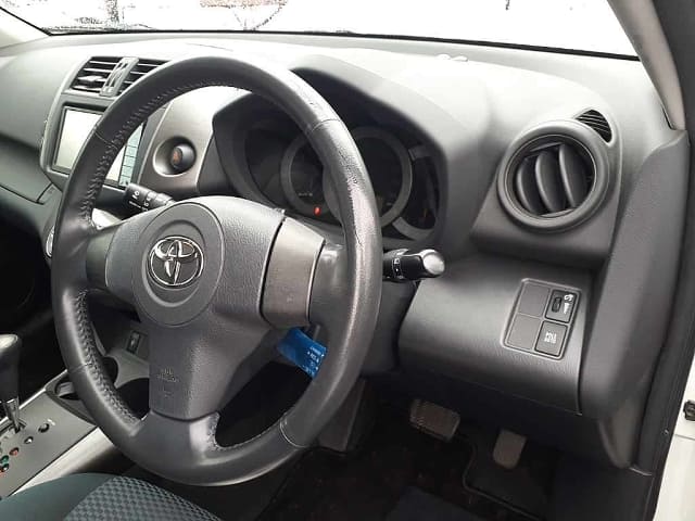 TOYOTA RAV4 thumbnail 3