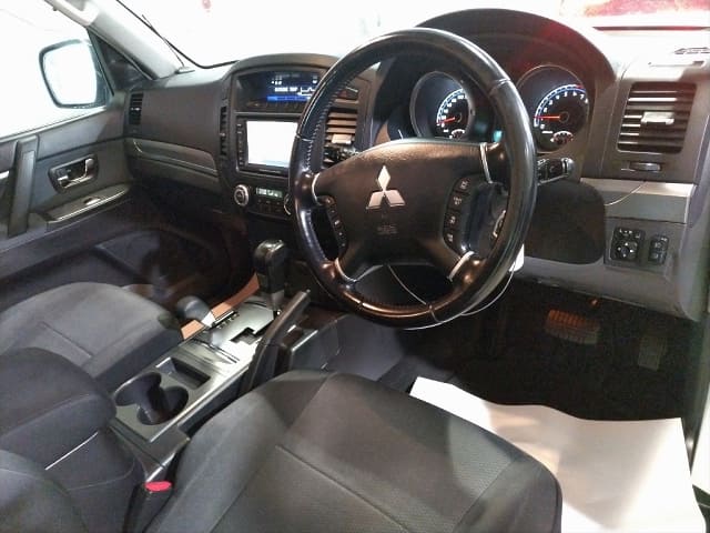 MITSUBISHI Pajero thumbnail 3