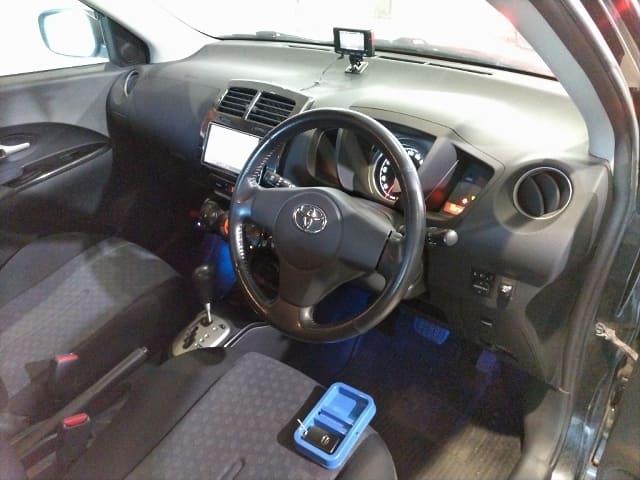 TOYOTA IST thumbnail 3