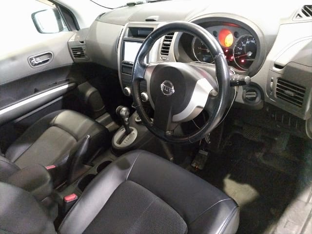 NISSAN X-Trail thumbnail 4