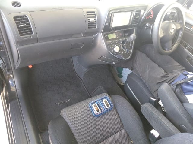 TOYOTA Wish thumbnail 3