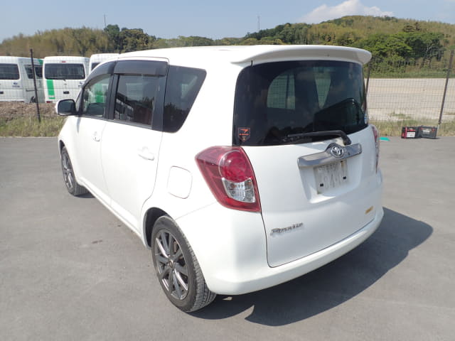 TOYOTA Ractis thumbnail 3
